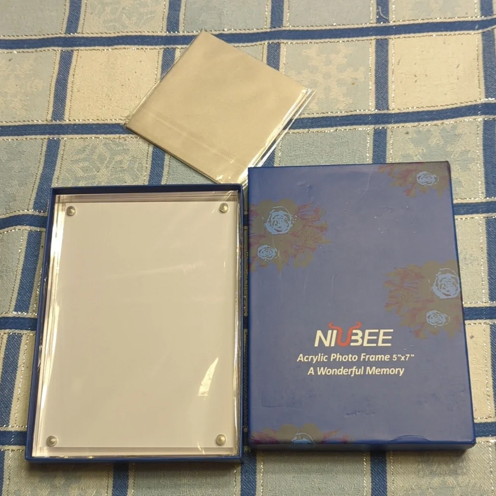 NIB Niubee Acrylic 5x7 Photo Frame